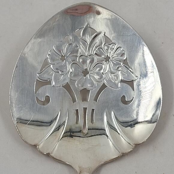 Rogers Brothers Silverplate Eternally Yours Coquette Pierced Tomato Server - Picture 6 of 10